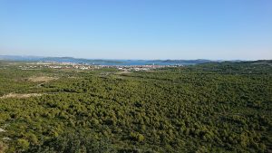 Blick auf Vodice vom Hügel aus