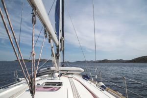 ein Schiff auf dem Adriatischen Meer in Richtung der Inseln